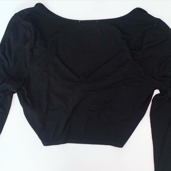 Black crop top (front twist) - Picture 2 of 2